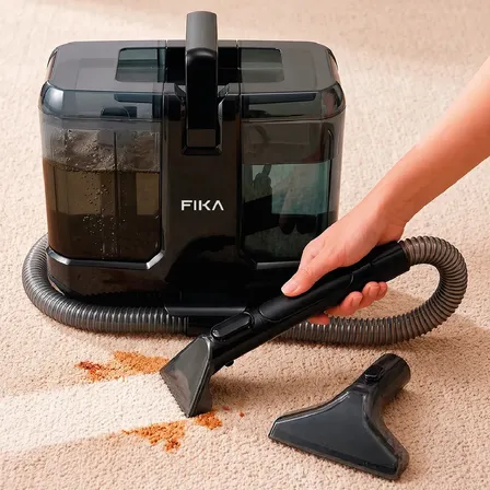 Aspiradora Limpia Tapizados Alfombras Fika Hydro 600w Succion 16kpa Doble Tanque Accesorios Color Negro