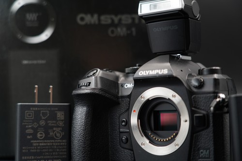 OLYMPUS OM System OM-1 20.4MP Mirrorless Camera US Duty Paid 10955