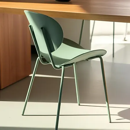 Silla Comedor Concept Makom Estructura Pl&aacute;stico Y Patas Metal Pintadas Al Horno Con Pintura Epoxi Color Verde Musgo
